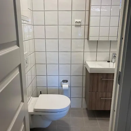 By The Center Free Parking Newly Renovated Apartment