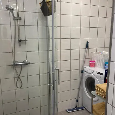By The Center Free Parking Newly Renovated Apartment